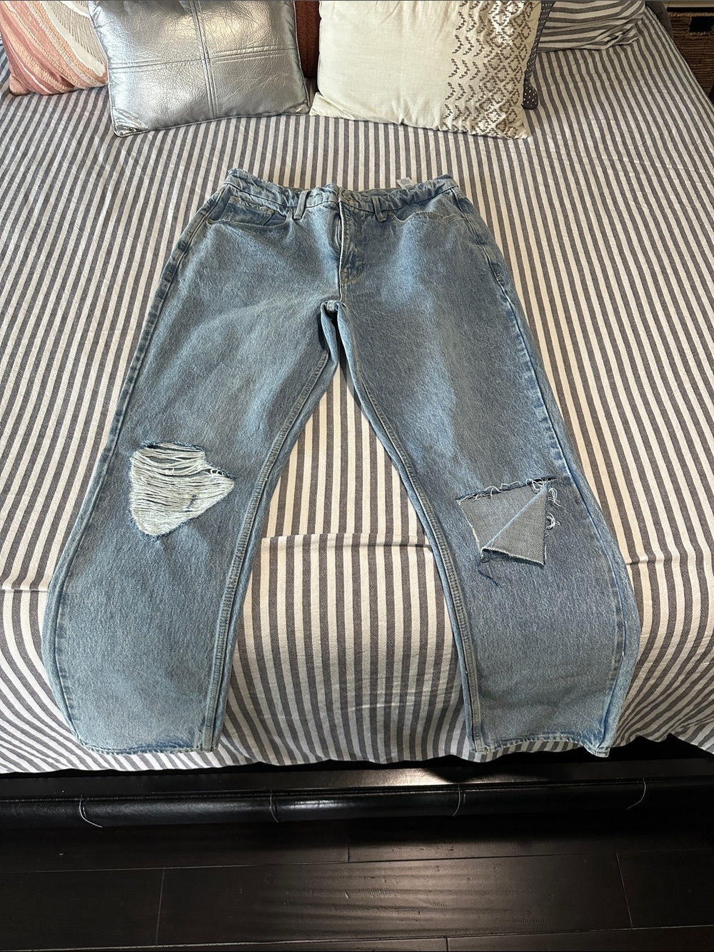 Good American Light Blue Straight Leg Jeans with Distressed Knees